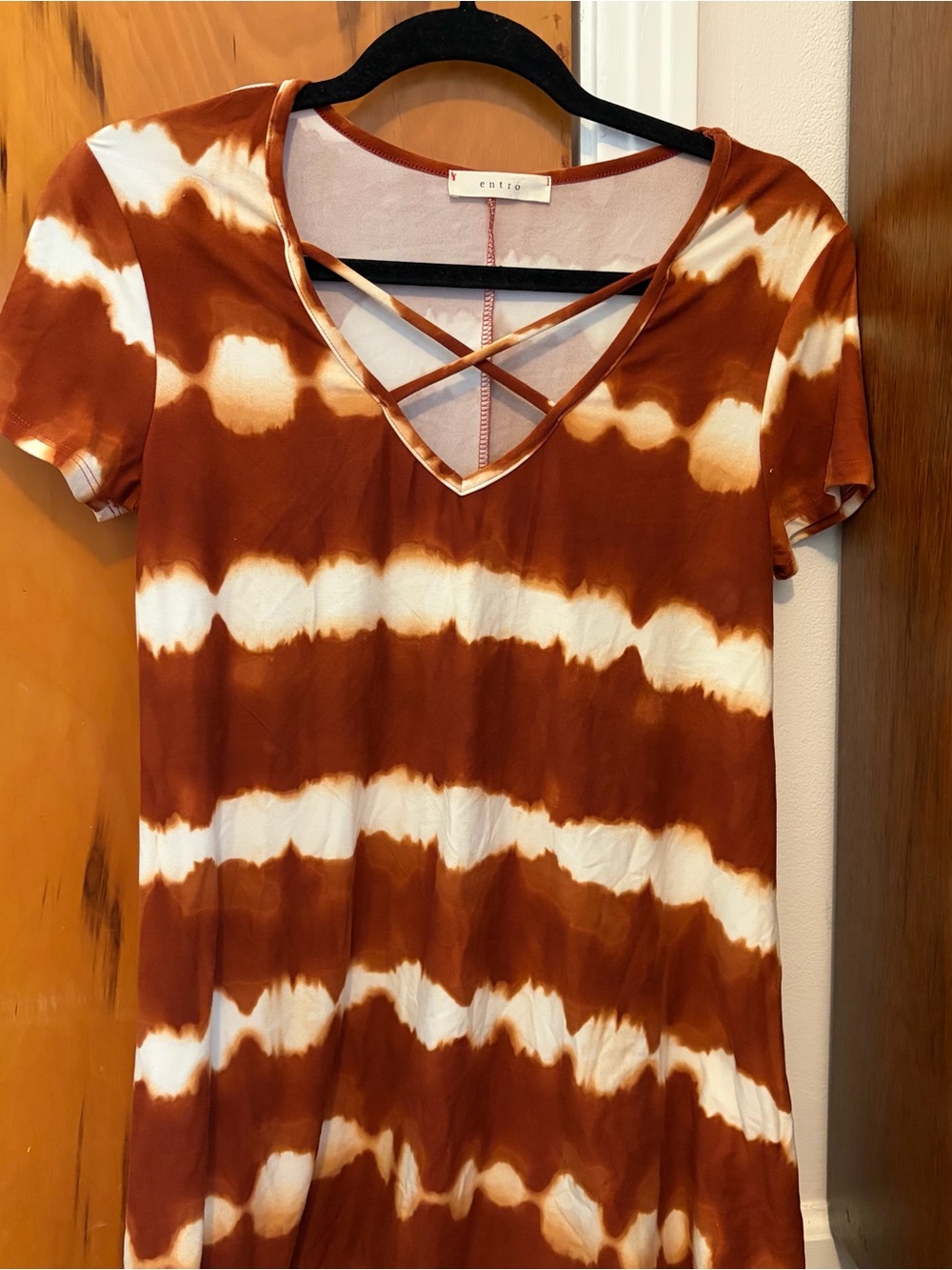 entro Rust and White Tie-Dye Crisscross V-Neck Short Sleeve dress